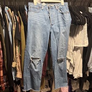 Levi’s Classic Ribcage Straight Ankle Blue Distressed Jeans